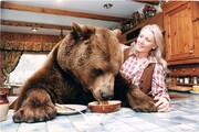 Αυτή η οικογένεια αντί για παιδί μεγάλωσε αρκούδα