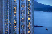 Το Χονγκ Κονγκ πριν το ηλιοβασίλεμα γίνεται μπλε