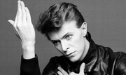 Ο David Bowie μας συναρπάζει και μετά το θάνατο του