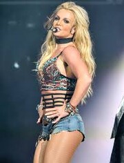 Η Britney Spears το έριξε στα εικαστικά