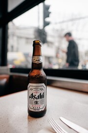 Asahi: 

Από τις διασημότερες μπίρες που έκαναν το πέρασμά τους στην Ευρώπη, γνωστή και στη χώρα μας μέσα από τα περισσότερα sushi bars και izakaya.