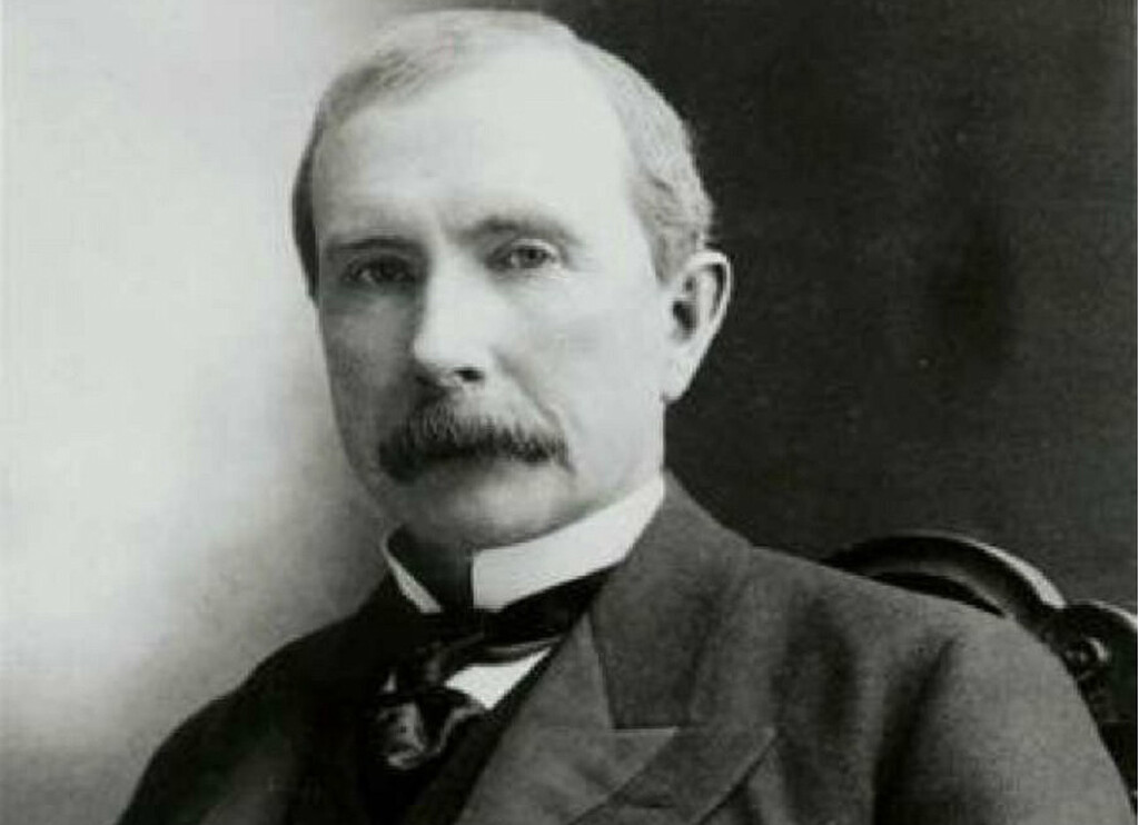 John D. Rockefeller. Βιομήχανος και επονομαζόμενος «βασιλιάς του πετρελαίου», ξεκίνησε τι επενδύσεις του στη συγκεκριμένη βιομηχανία before it was cool, από το 1863 δηλαδή, και μέχρι το 1880, η εταιρεία του Standard Oil είχε τον έλεγχο της αμερικανικής παραγωγής σε ποσοστό 90%.

Όπως αναφέρουν οι New York Times, η περιουσία του ισοδυναμούσε με το 2% του αμερικανικού ΑΕΠ το 1918, δηλαδή κυμαινόταν κάπου στα $341.000.000.000.
