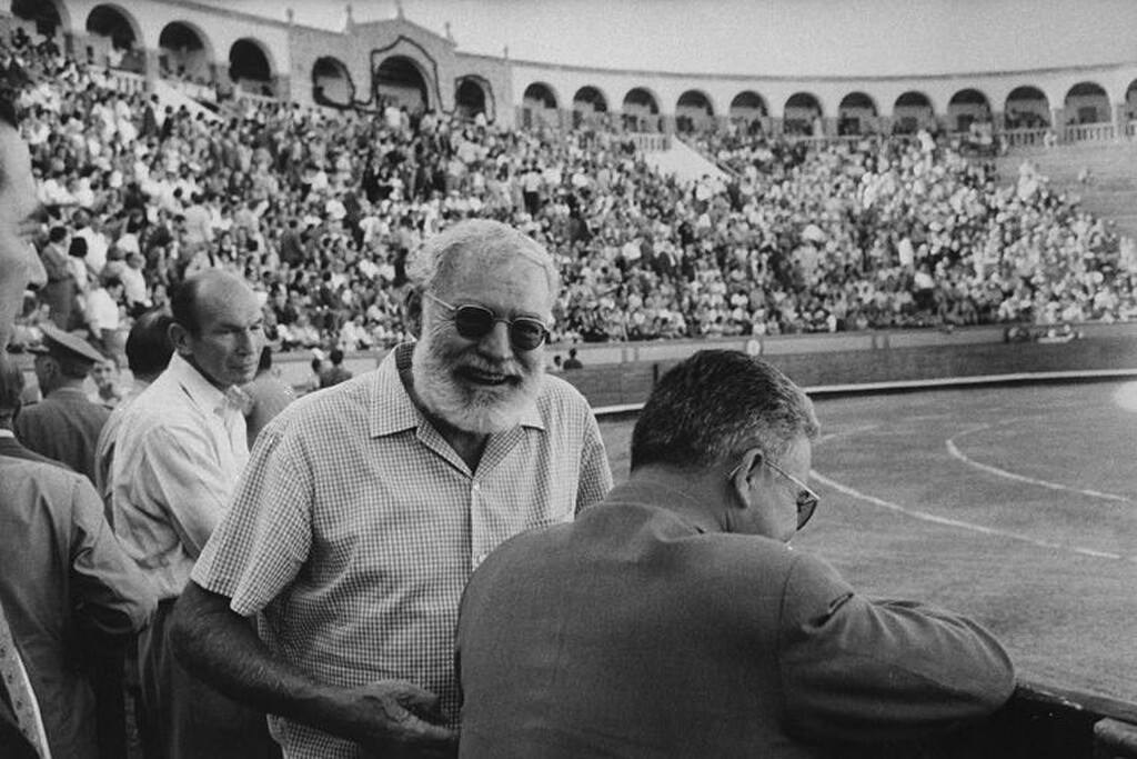 Θάνατος το Απομεσήμερο: Ο Hemingway μας ξεναγεί στο πιο βίαιο σπορ που υπήρξε ποτέ