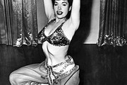 Bettie Page: Η πρώτη γυναίκα που «ανέβηκε» στου τοίχους των ανδρών του κόσμου