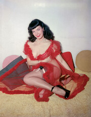 Bettie Page: Η πρώτη γυναίκα που «ανέβηκε» στου τοίχους των ανδρών του κόσμου