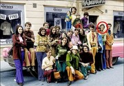 Σουηδία 1970. Ο Οσόμα Μπιν Λάντεν (στον κόκκινο κύκλο χωρίς τα γένια που τον έκαναν διάσημο) σε διακοπές με την οικογένεια του

