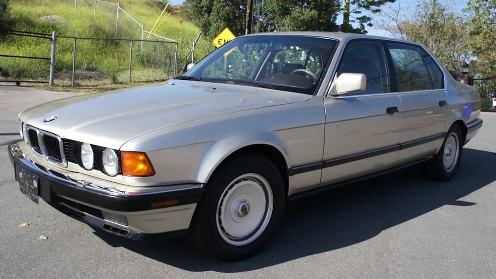 BMW 750iL (1989)
