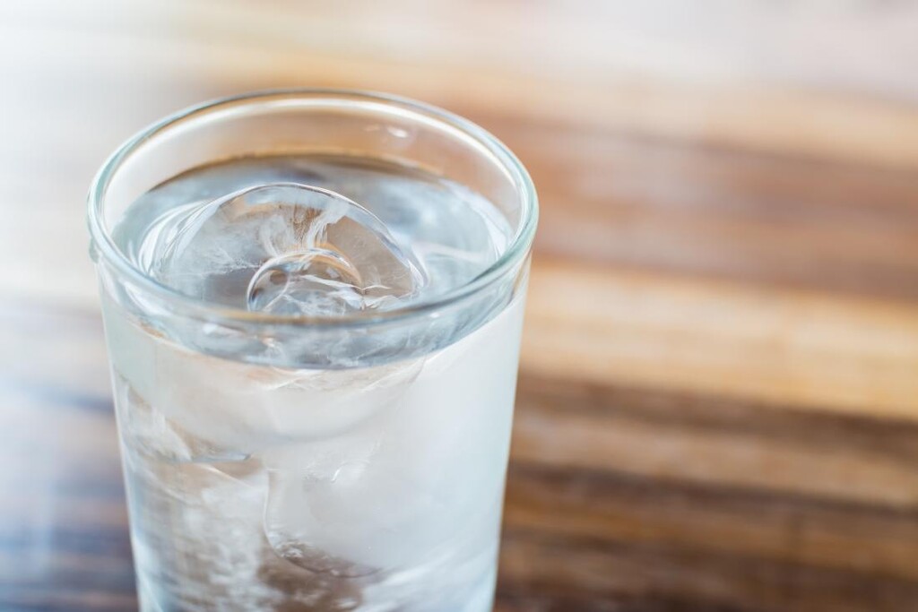 Πιείτε ένα παγωμένο ποτήρι νερό πριν κοιμηθείτε.