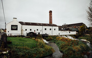 Kilbeggan, Westmeath

Με έτος ίδρυσης το 1757, είναι ένα από τα παλαιότερα κατοχυρωμένα με άδεια αποστακτήρια σε όλη την Ιρλανδία δίπλα στον ποταμό Brosna. To αποστακτήριο διαθέτει μπαρ και εστιατόριο, ενώ πέρα από τα tasting guides, προσφέρει και τεχνογνωσία πάνω στο ουίσκι και ειδικότερα στις παλιές πρακτικές που χρησιμοποιούσε το αποστακτήριο για την πολτοποίηση πριν την άφιξη των δεξαμενών.