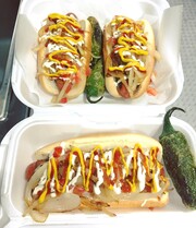 Tijuana Dog: Δεν είναι τυχαίο πως είναι το σήμα κατατεθέν του Λος Άντζελες. Τηγανητό μπέικον, μουστάρδα, κέτσαπ, μαγιονέζα, τηγανητά κρεμμύδια και πολλές φορές συνοδεύεται με πιπεριές jalapenos.