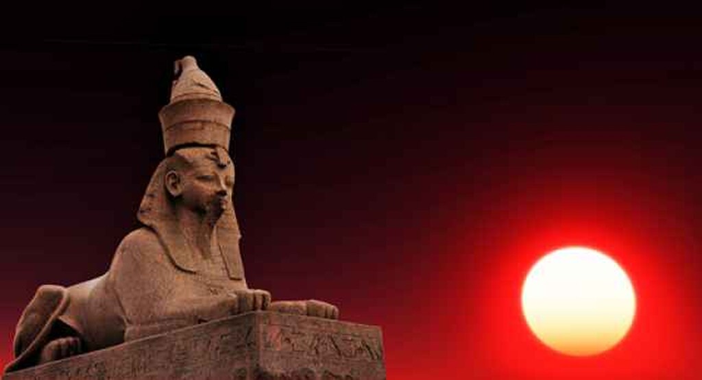 Η θεά Μουτ: Ιανουάριος 22-31, Σεπτέμβριος 8-22.

Το τρίτο ζώδιο ανήκει στη θεά Μουτ η οποία είναι το ιερό σύμβολο της μητρότητας για τους Αιγυπτίους. Οι άνθρωποι αυτών των ημερομηνιών γίνονται συνήθως πολύ καλοί γονείς,είναι στοργικοί πρακτικοί και πολύ λογικοί άνθρωποι. Ξεχωρίζουν στα επαγγέλματα που έχουν να κάνουν με τη διδασκαλία, την ιατρική και τους νόμους.
