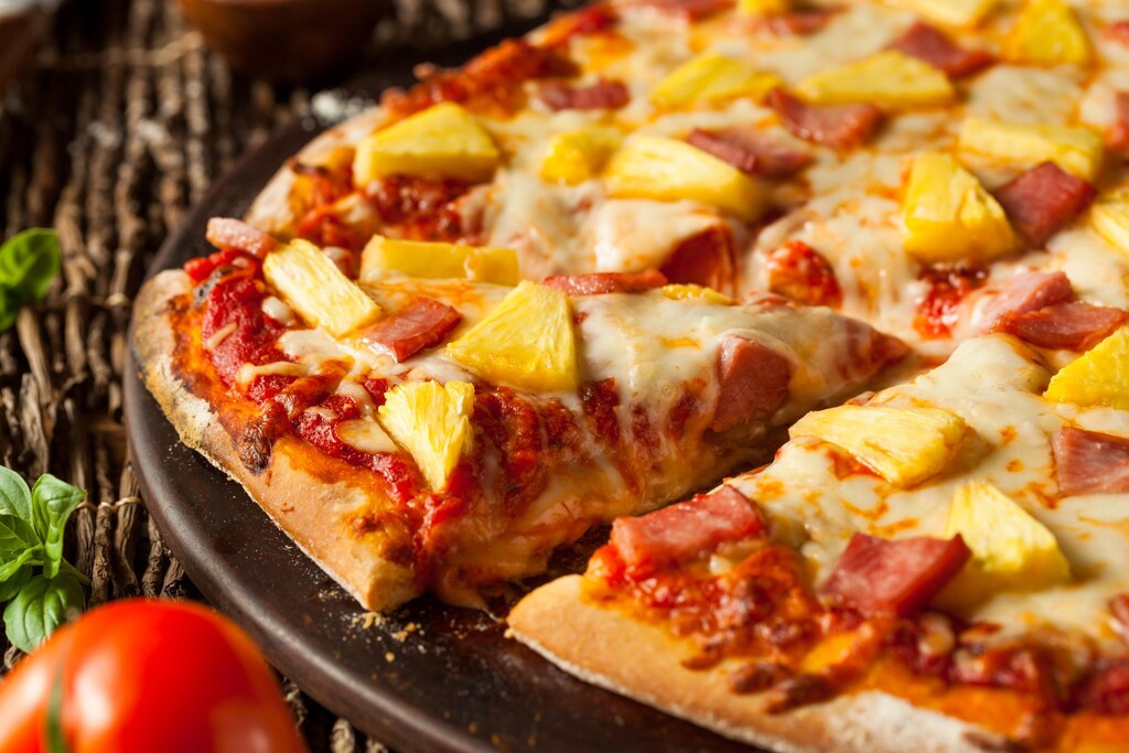 Στην Αυστραλία, η πίτσ με ανανά κατέχει το 20% των συνολικών πωλήσεων πίτσας της χώρας.