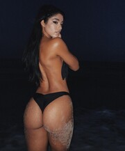 Η Yovanna Ventura αξίζει να σερφάρει στα προφίλ μας