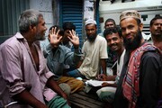 Οι περισσότεροι νέοι στο Μπαγκλαντές πιστεύουν πως αν μία γυναίκα ντύνεται αισθησιακά είναι κι εύκολη στο σεξ.