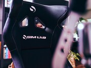 Ένα παρανοϊκό custom racing seat για τρελά virtual γκάζια
