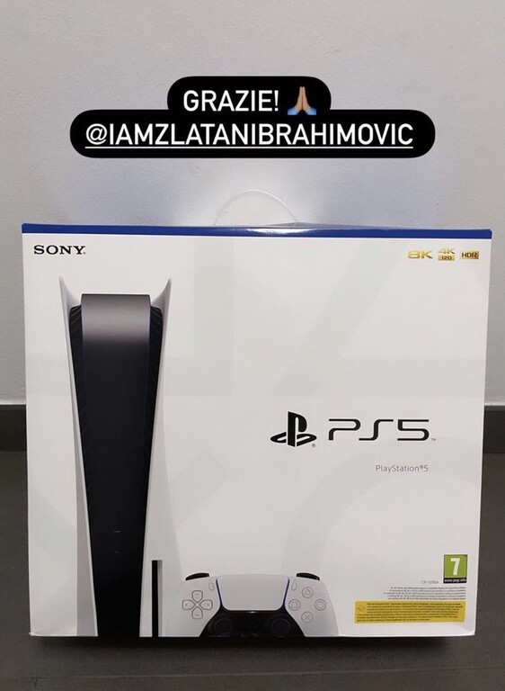 Ο Ibrahimovic έκανε δώρο από ένα PS5 στους συμπαίκτες του