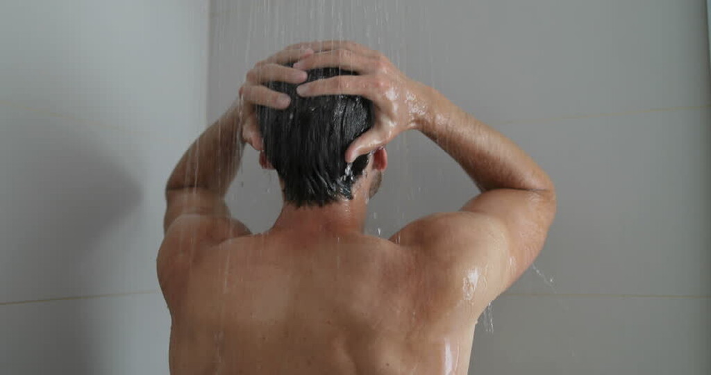 Το σαπούνισμα του σώματος εκπαιδεύει το μυαλό; Φυσικά, αν το κάνεις με το χέρι που δεν είναι το “καλό” σου.

