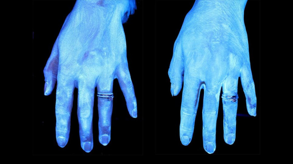 Είναι όμως περίεργο το γεγονός ότι στα γυναικεία χέρια βρίσκονται περισσότερα βακτήρια σε σύγκριση με τα αντρικά. Γιατί περίεργο; Διότι οι γυναίκες πλένουν πιο συχνά τα χέρια τους από τους άντρες και γενικώς τα πηγαίνουν καλύτερα με την καθαριότητα του σώματος. Τότε τι συμβαίνει;