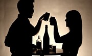 Σε ότι αφορά την ερωτική επιθυμία επικρατεί παρόμοιο μοτίβο. Σε χαμηλές δόσεις το αλκοόλ μπορεί να επηρεάσει θετικά την ερωτική επιθυμία  επειδή σχετίζεται με την άρση των αναστολών.