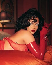 Η Rihanna μας αποκαλύπτει πιο είναι το αγαπημένο της χρώμα