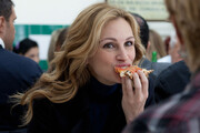 Eat Pray Love - πίτσα με το στόμα της Τζούλια Ρόμπερτς να σε κάνει να θέλεις να παραγγείλεις τώρα. 