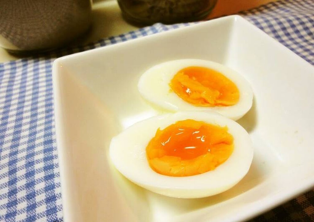 Το κλειδί για τέλεια βραστά αβγά, που δεν σπάνε κατά το μαγείρεμα είναι η σωστή θερμοκρασία του νερού που βράζουν, αλλά και του ίδιου του αβγού. 