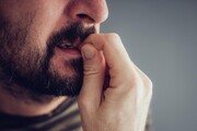 Εναλλακτικά ή συμπληρωματικά, τις ώρες που βρίσκεσαι στο σπίτι μπορείς να φτιάχνεις ένα μείγμα από ελαιόλαδο και πιπέρι