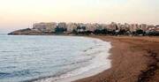 Η παραλία Μαρίκες έχει μήκος 700 περίπου μέτρων. Έχει άμμο και περιβάλλεται από βράχια. Είναι γνωστή μόνο στους κατοίκους της Ραφήνας και των γύρω περιοχών γι’ αυτό δεν είναι τόσο πολυσύχναστη από τους περισσότερους κατοίκους της Αθήνας.


