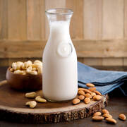 Βάζοντάς το στο… μικροσκόπιο, σε σύγκριση με το γάλα βρόμης τα στοιχεία είναι τα ίδια εκτός του ότι το γάλα βρόμης περιέχει 0.5 γρ. καλών λιπαρών, 3 γρ. λιγότερα δηλαδή από το γάλα φιστικιού. Παράλληλα, ένα ποτήρι γάλα αμυγδάλου περιέχει 1 γρ. ινών, γρ. πρωτεΐνης και 2.5 γρ. καλών λιπαρών.

