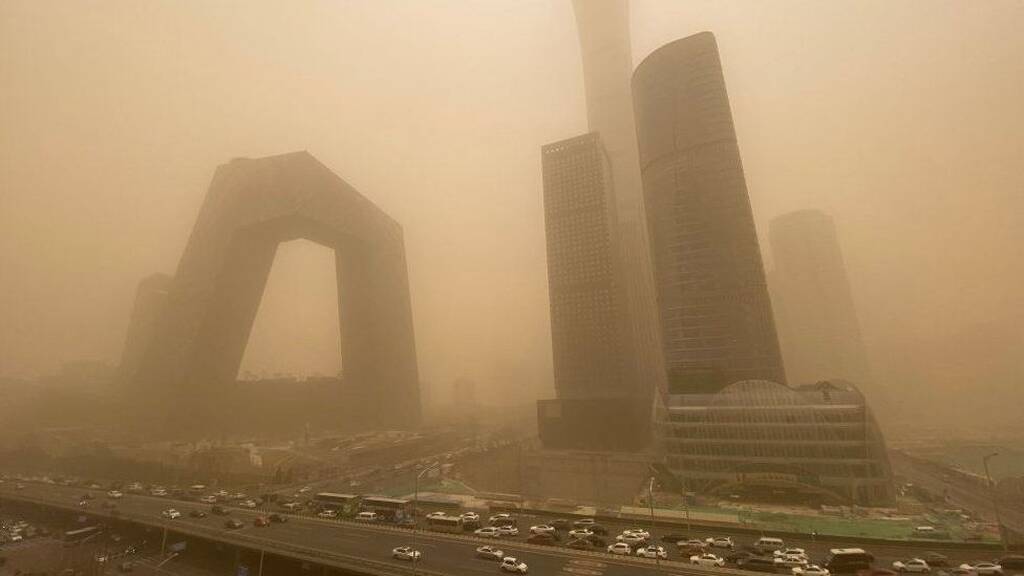 Μία ολόκληρη πόλη χάθηκε μέσα σε ένα κολοσσιαίο σύννεφο σκόνης