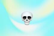 Η νεκροκεφαλή σημαίνει θάνατο φυσικά. Στην περίπτωση του emoji νεκροκεφαλή σημαίνει τον μεταφορικό θάνατο, από γέλιο μέχρι κούραση.
