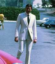 On Her Majesty’s Secret Service (1969)
Single-Breasted Cream Linen Suit