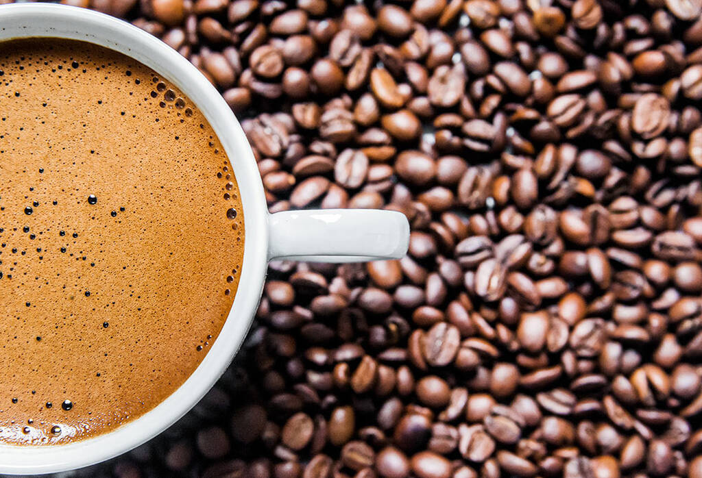 Πέρα από την ποσότητα, που είναι πολύ σημαντική για να μπορούμε να επωφεληθούμε από τις ευεργετικές ιδιότητες του καφέ, οι επιστήμονες συστήνουν ότι πρέπει να προσέχουμε 3 συγκεκριμένα πράγματα:

