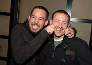 Με τον αδελφικό του φίλο από το συγκρότημα, Mike Shinoda.