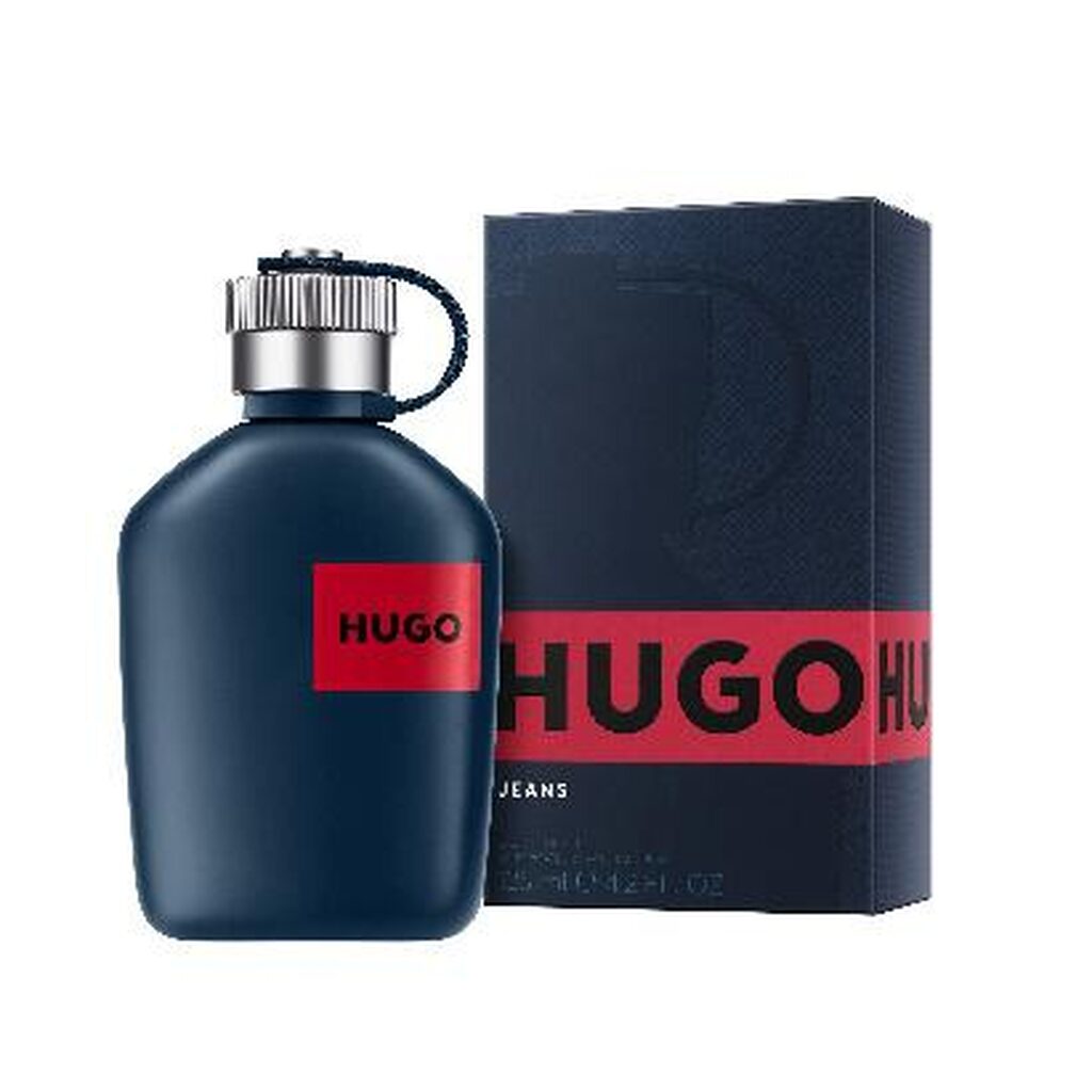 HUGO JEANS...To brand HUGO παρουσιάζει το HUGO Jeans, ένα τολμηρό και αέρινο άρωμα, για όσους τολμούν να ακολουθήσουν τον δικό τους προσωπικό δρόμο. Το νέο Eau de Toilette αντανακλά τη δύναμη της αυθεντικότητας, την ενέργεια του προσωπικού στυλ και την ελευθερία, ως αποτέλεσμα του να επιβραβεύεις τον εαυτό σου καθώς ξεπερνάς τα όρια σε ό,τι κι αν κάνεις. Το νέο άρωμα που εντάσσεται στη σειρά HUGO Parfums, είναι εμπνευσμένο από το τζιν ύφασμα, και αποτελεί μια fougère αρωματική δημιουργία που δεν εντάσσεται σε εποχές, ακριβώς όπως το τέλειο τζιν. Το HUGO Jeans Eau de Toilette ανοίγει με νότες από πικάντικο γκρέιπφρουτ και ζωηρό lime που αναμειγνύονται με μέντα και μούρα κέδρου στην καρδιά  του αρώματος, προσδίδοντας μια έκρηξη ενέργειας. Στη βάση, οι διακριτικές νότες σανταλόξυλου σε συνδυασμό με vetiver και κεδρόξυλο δημιουργούν μια ζεστή και φιλόξενη αίσθηση. 