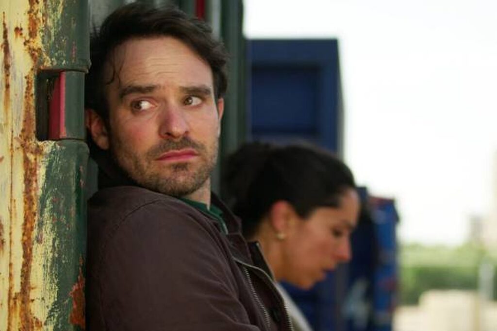 O Charlie Cox υποδύεται τον Adam Lawrence, το νέο διευθυντή της ΜΙ6.