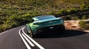 H νέα Aston Martin DB12 πιστεύει ότι είναι μια κατηγορία από μόνη της