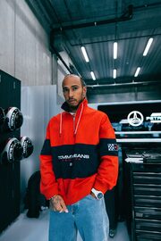 Ο Lewis Hamilton με Tommy Jeans στην έναρξη του βελγικού Grand Prix