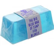 Big Blue Bar by Bluebeards Revenge

Μοιάζει με μπλε ράβδο χρυσού και η μυρωδιά της αξίζει πράγματι χρυσάφι. Βραβευμένο σαπούνι από τη Μεγάλη Βρετανία με άρωμα σανδαλόξυλου και βανίλιας Μαδαγασκάρης που θα σε κάνει να ξεχωρίσεις. 