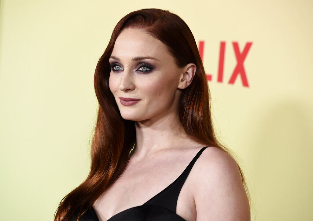 Από τη μία η Sophie Turner, δηλαδή η Sansa Stark του Game of Thrones και Jean Grey στα X-Men Apocalypse και Dark Phoenix.