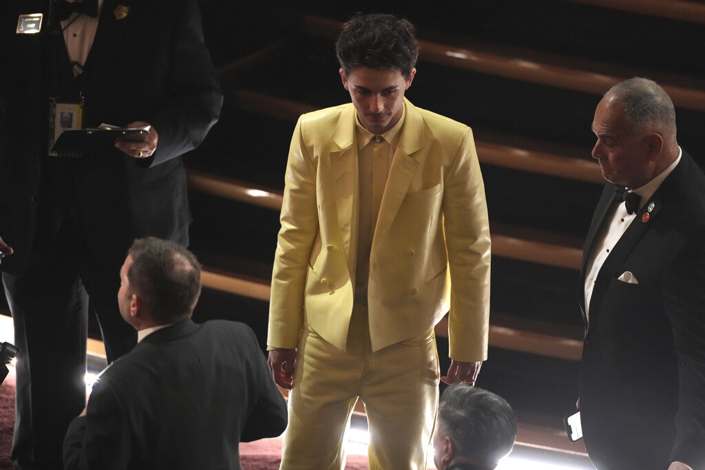 Το κοστούμι του Timothee Chalamet έβγαζε μάτι στη βραδιά των Όσκαρ