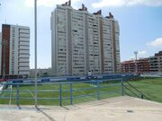 CE Europa: Το ότι είμαστε στη Βαρκελώνη δεν σημαίνει ότι όλα τα γήπεδα είναι επιπέδου Καμπ Νόου. Εδώ αντί για κερκίδα, πρέπει να κλείσεις θέση στον... 17ο όροφο. 
