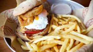 Το Butcher’s Burger στο Περιστέρι γεννήθηκε για τους λάτρεις του κρέατος