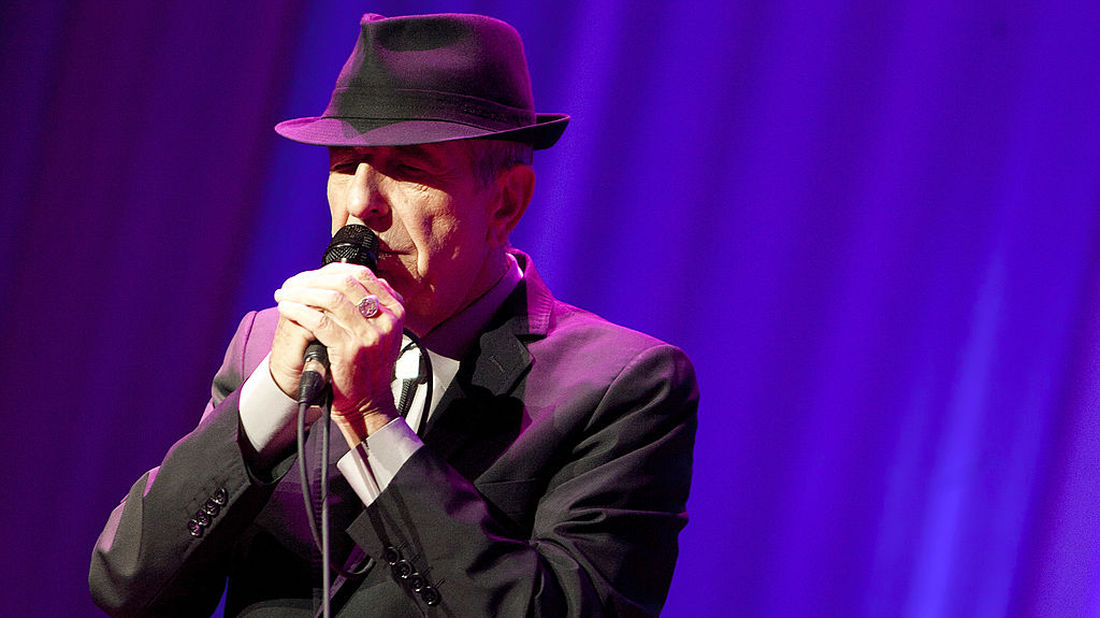 Μια γλυκόπικρη αναδρομή σε 10 στιχάκια του Leonard Cohen 
