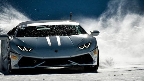 Ποιος θέλει να βολτάρει στα χιόνια με μια Lamborghini Huracán;