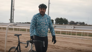 Δείτε τη μονομαχία στο «Ελ…» Μαρκόπουλο του Γιώργου Χειμωνέτου με καθαρόαιμο άλογο