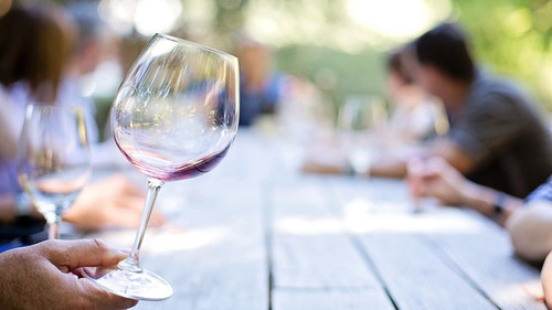 Τα Ελληνικά Κρασιά που θα αναστήσουν το πασχαλινό σου τραπέζι