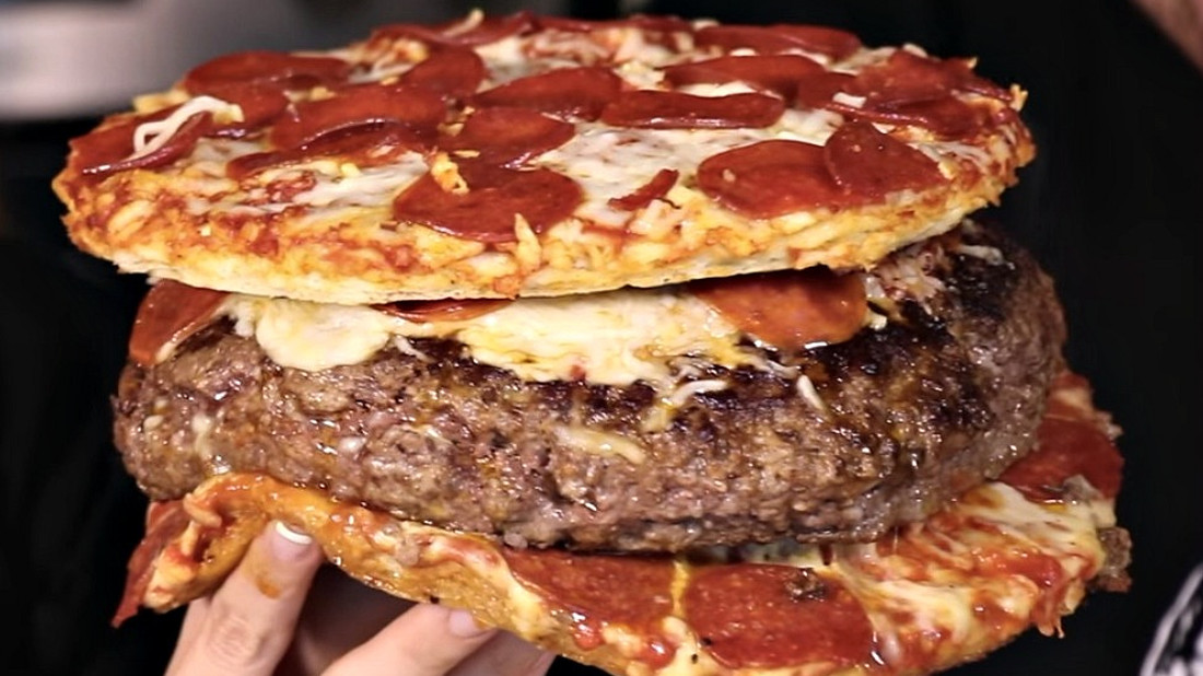 Το pizza burger φτιάχτηκε για τους αναποφάσιστους