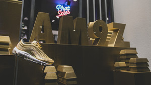 Τα Nike Air Max 97 Metallic Gold έπεσαν θύμα ληστείας