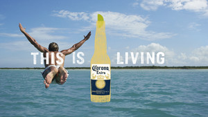 «This Is Living» από την Corona: Η ζωή το καλοκαίρι… χωρίς πολλά, να ‘χεις τα πάντα!